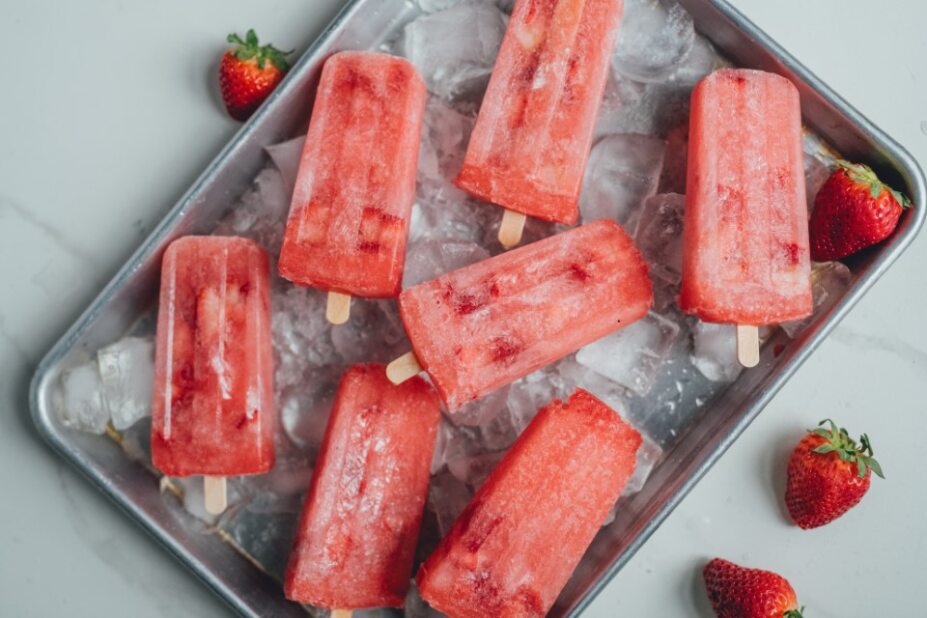 Popsicles au moût de pomme et fraise